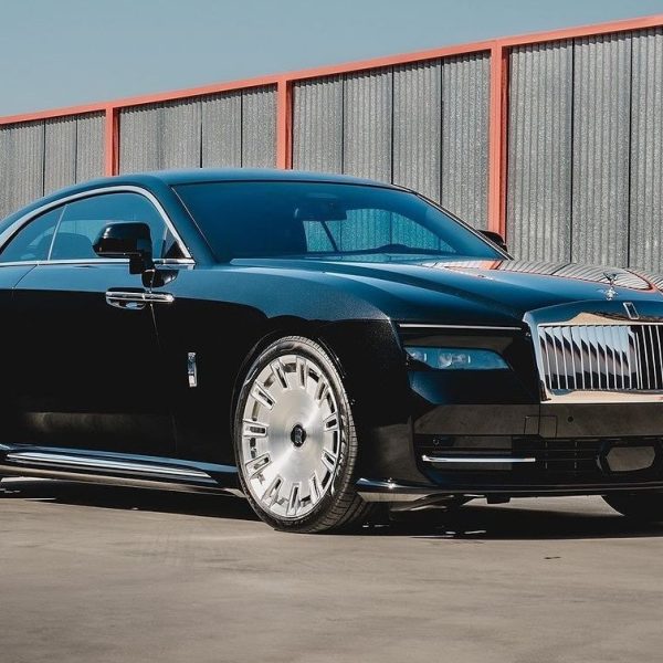 Customizing Rolls-Royce Spectre