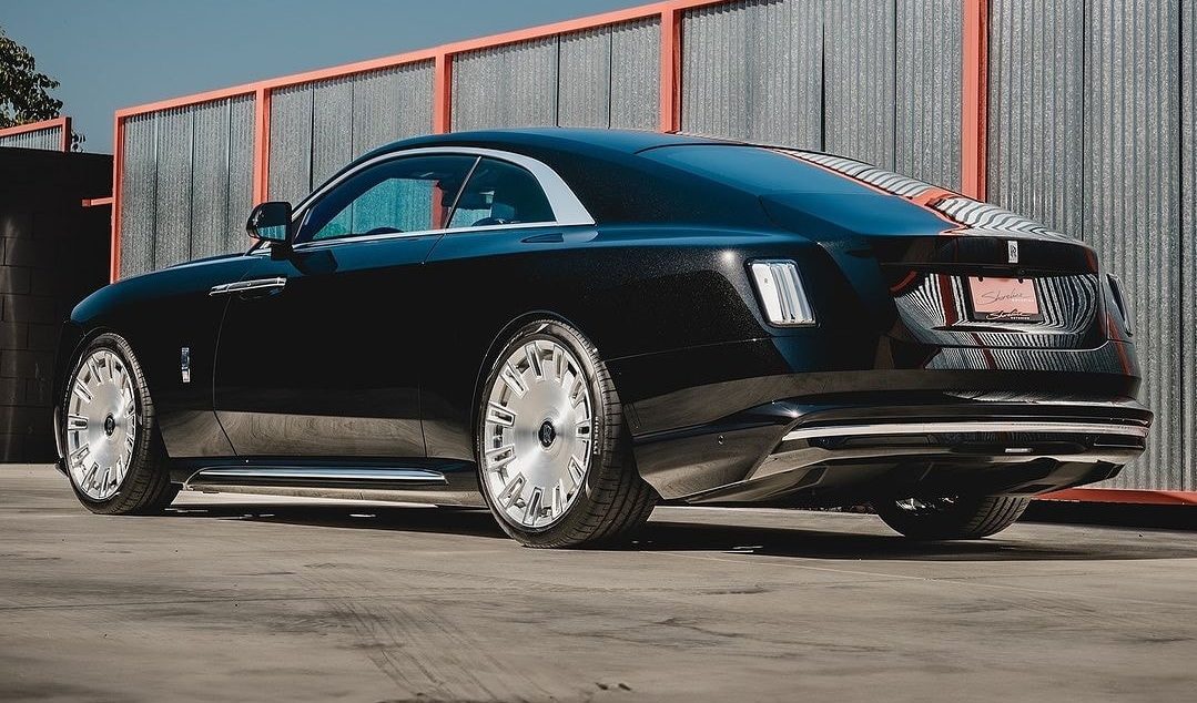 Customizing Rolls-Royce Spectre