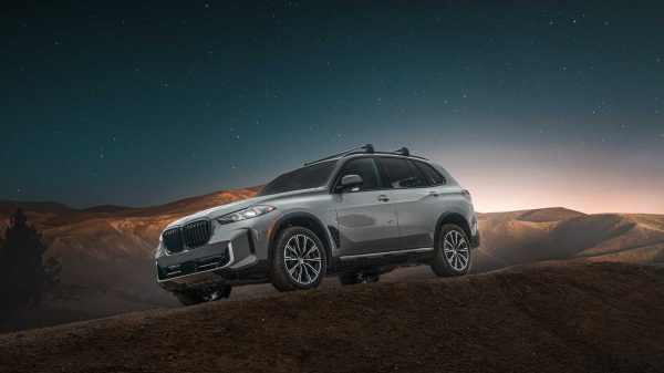 BMW Marks 25 Years of X5 with Special Silver Anniversary Edition