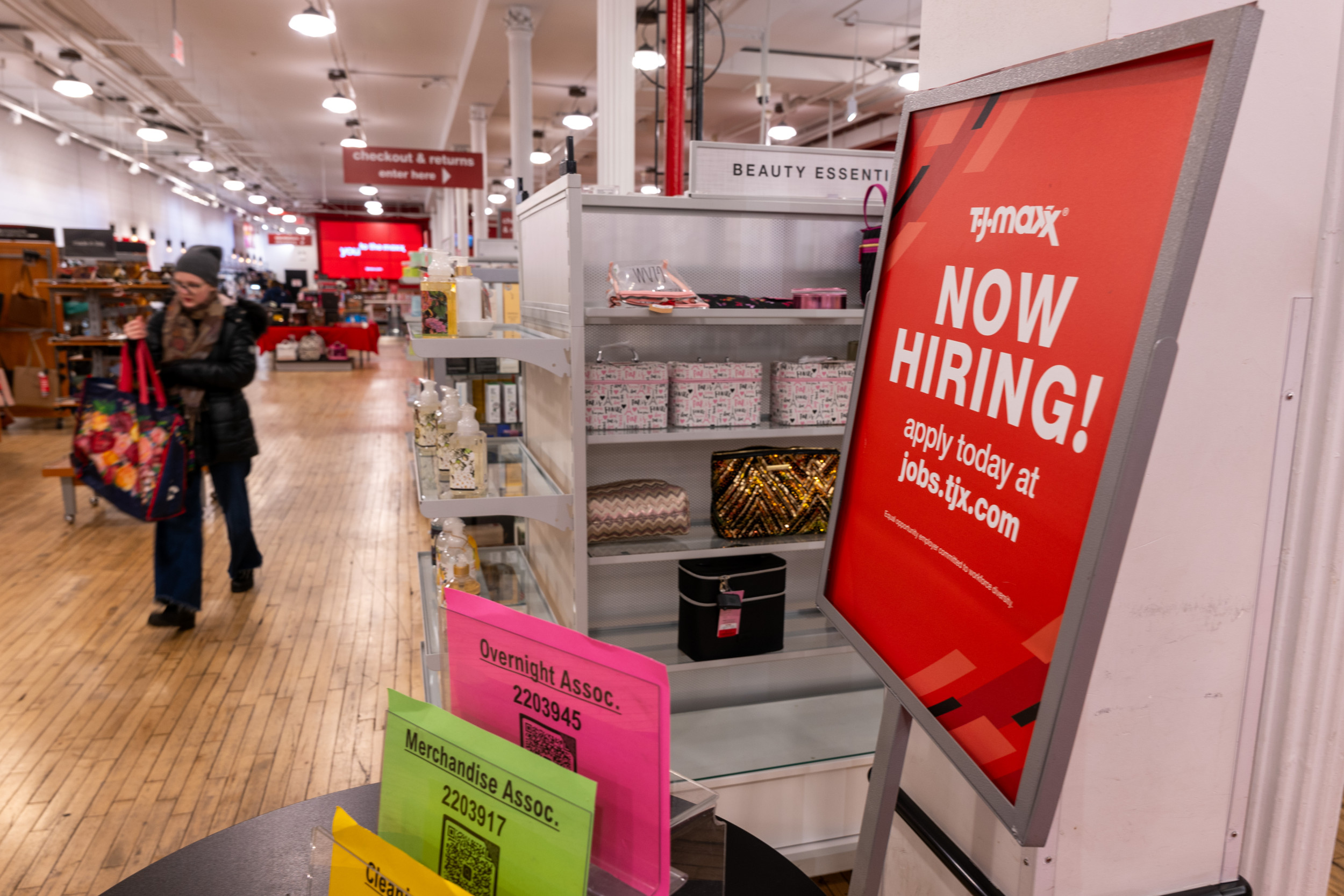 Job Market Challenges in E-Commerce Amid White-Collar Recession