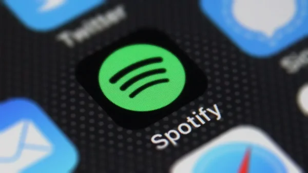 Spotify Criticizes Apple Over Removal of Volume Control Feature on iOS Devices