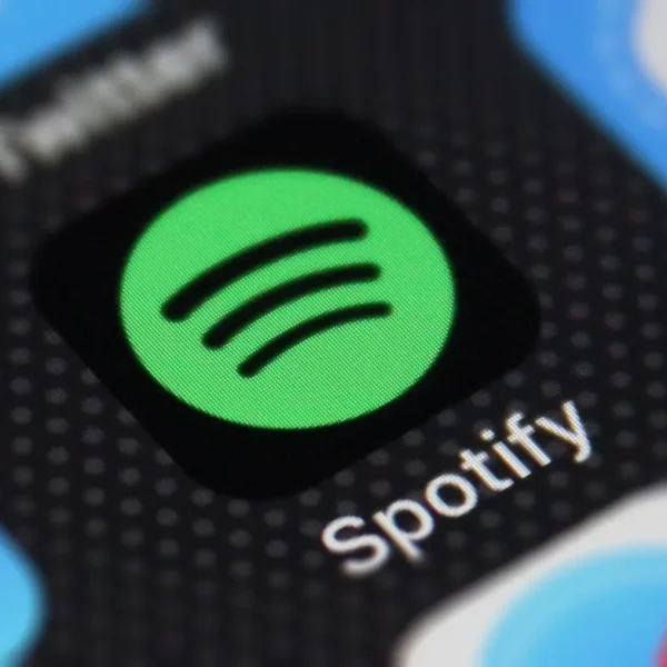 Spotify Criticizes Apple Over Removal of Volume Control Feature on iOS Devices