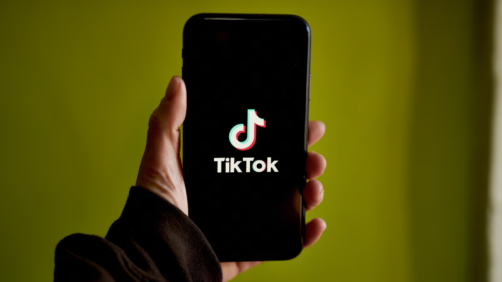 Debate TikTok’s Future as U.S. Court Weighs Free Speech, National Security, and Foreign Ownership Concerns