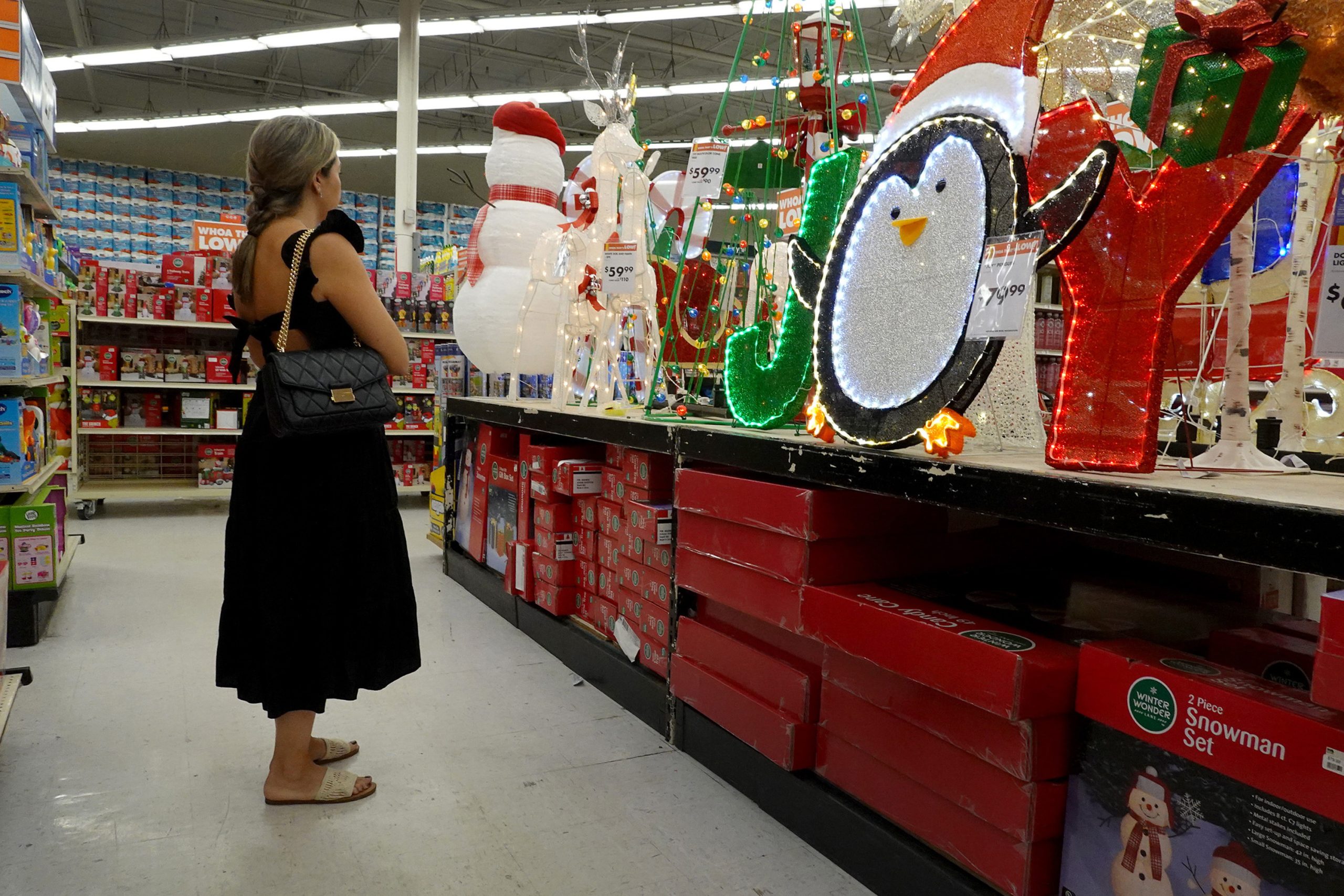 Marketers Prepare for a Transformative Holiday Shopping Season Amid Changing Consumer Habits