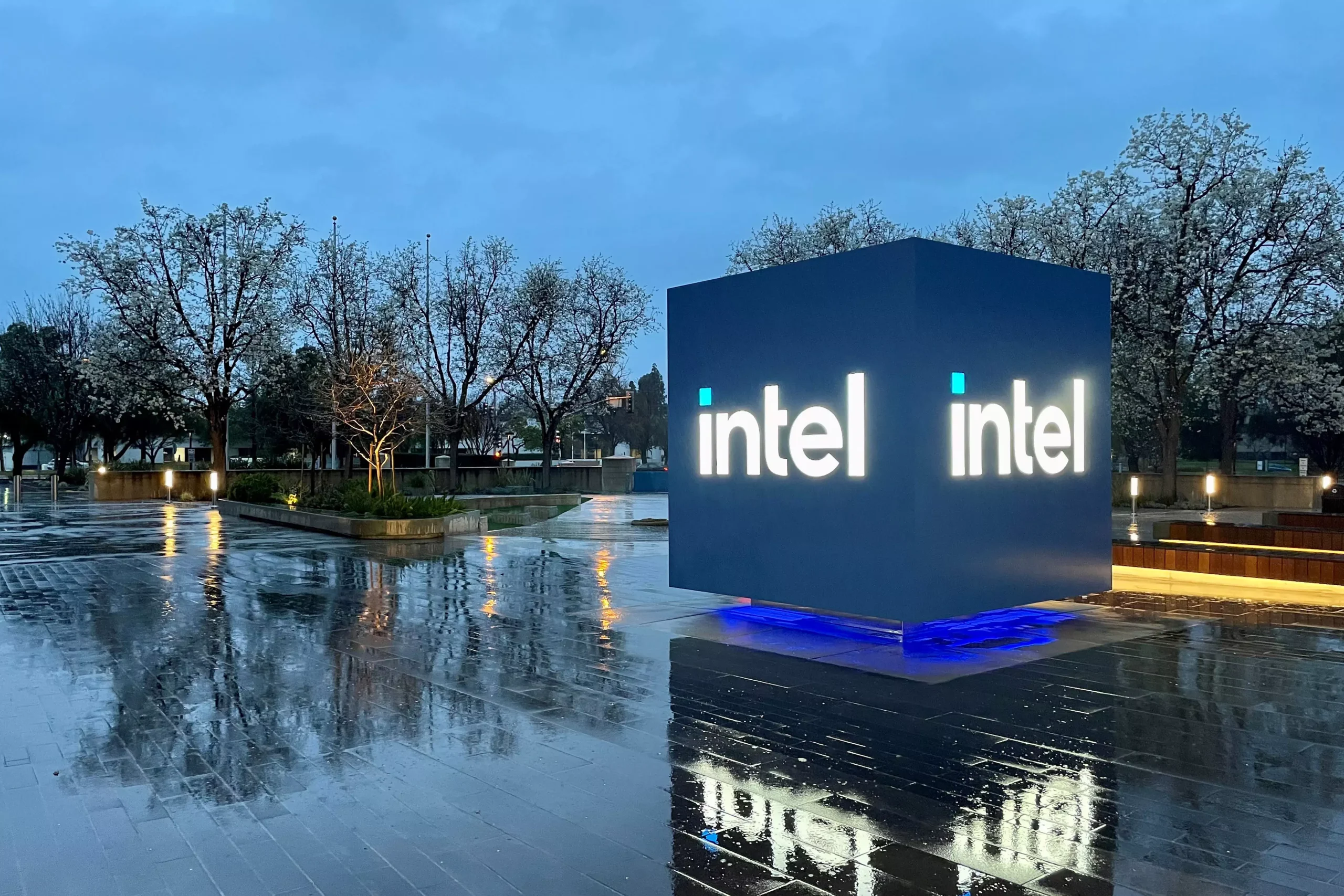 Qualcomm Eyes Intel Takeover Amid Chip Industry Shakeup and Intel’s Ongoing Struggles