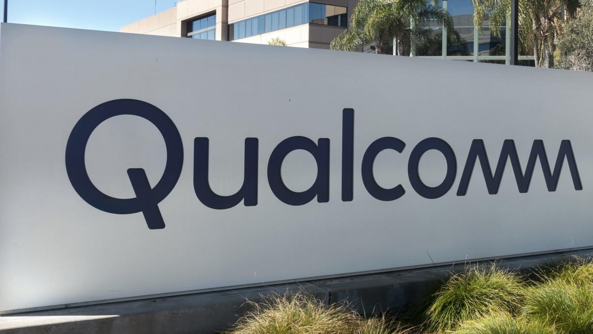 Qualcomm Eyes Intel Takeover Amid Chip Industry Shakeup and Intel’s Ongoing Struggles