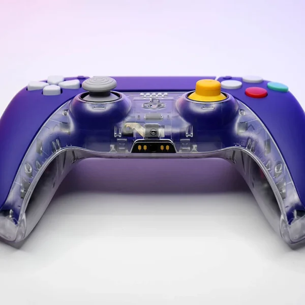 CubeSense Combines Nintendo GameCube Design with PlayStation 5 DualSense Features in Unique Controller