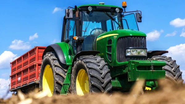 Senator Warren Criticizes John Deere for Profit Over Farmers, Alleging Violations of Repair Rights and Environmental Regulations