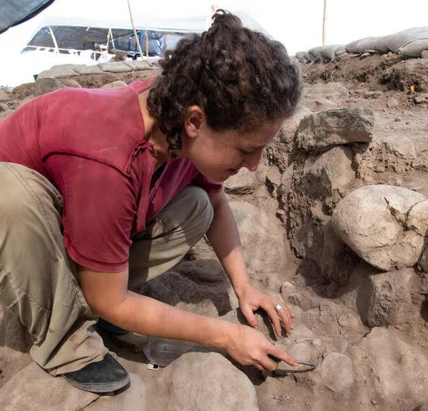 Ancient Drop Spindles at Nahal Ein-Gev: Pioneering Rotational Technology 12,000 Years Ago