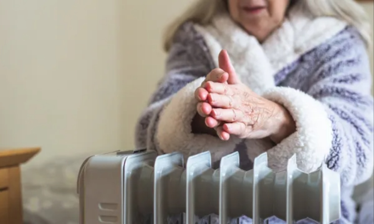 UK Pensioners Targeted by 'Winter Heating Allowance' Scam Texts Amid Government Payment Cuts