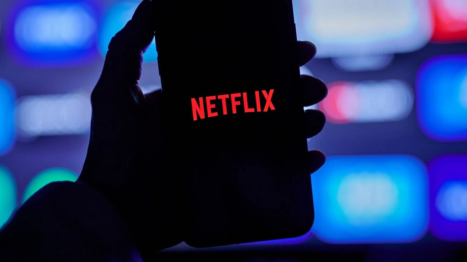 Netflix Adds One-Tap Season Downloads for iOS, Enhancing Offline Viewing