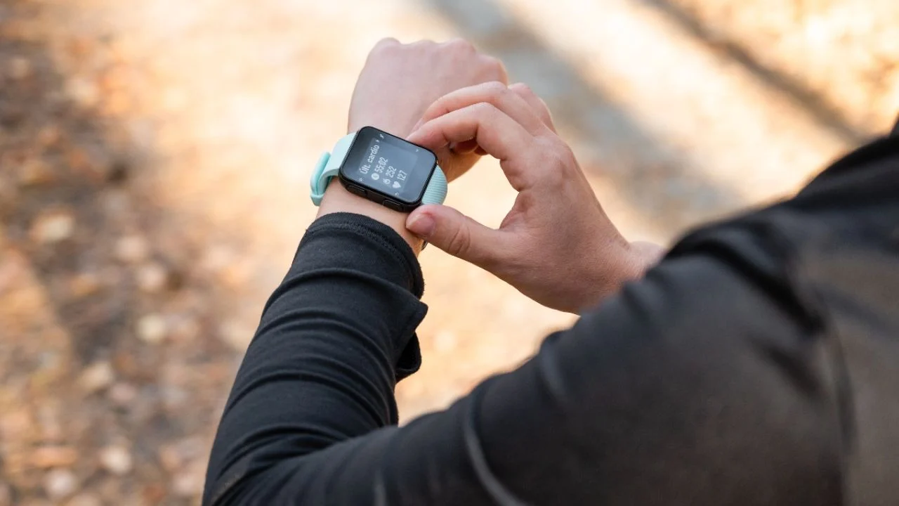 PFAS Chemicals Found in Smartwatch Bands: Health Risks and Environmental Concerns