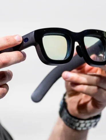 Apple Develops Cheaper Vision Pro and Smart Glasses to Challenge Meta in AR Race